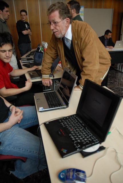 Entre deux essais, on renseigne