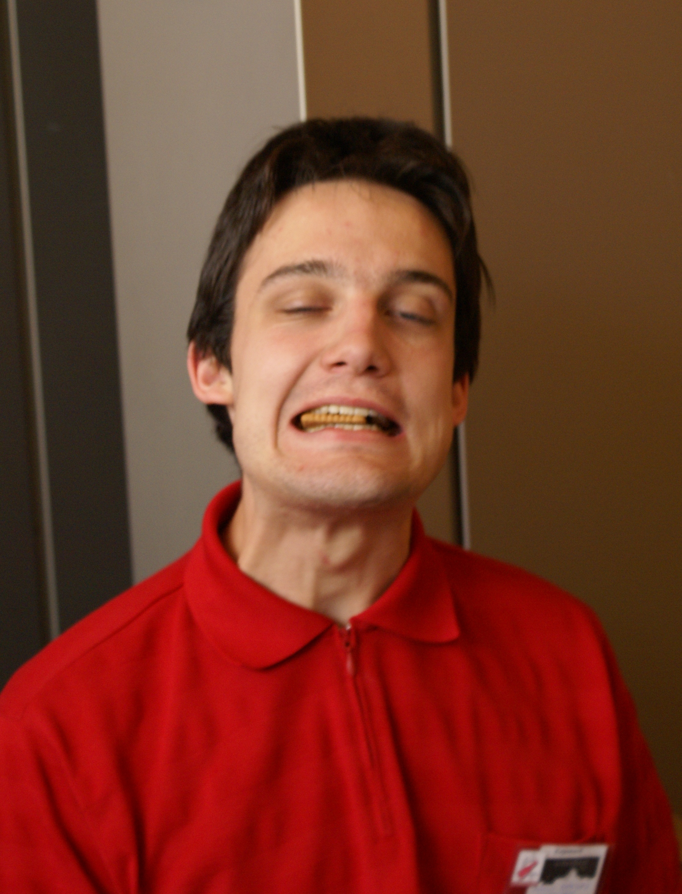 Mais que fait-il? ter