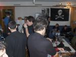 Un hackerspace typique : on mange et on sort son laptop